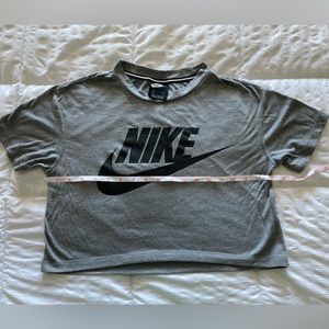 NIKE Crop T-Shirt (adult/women)